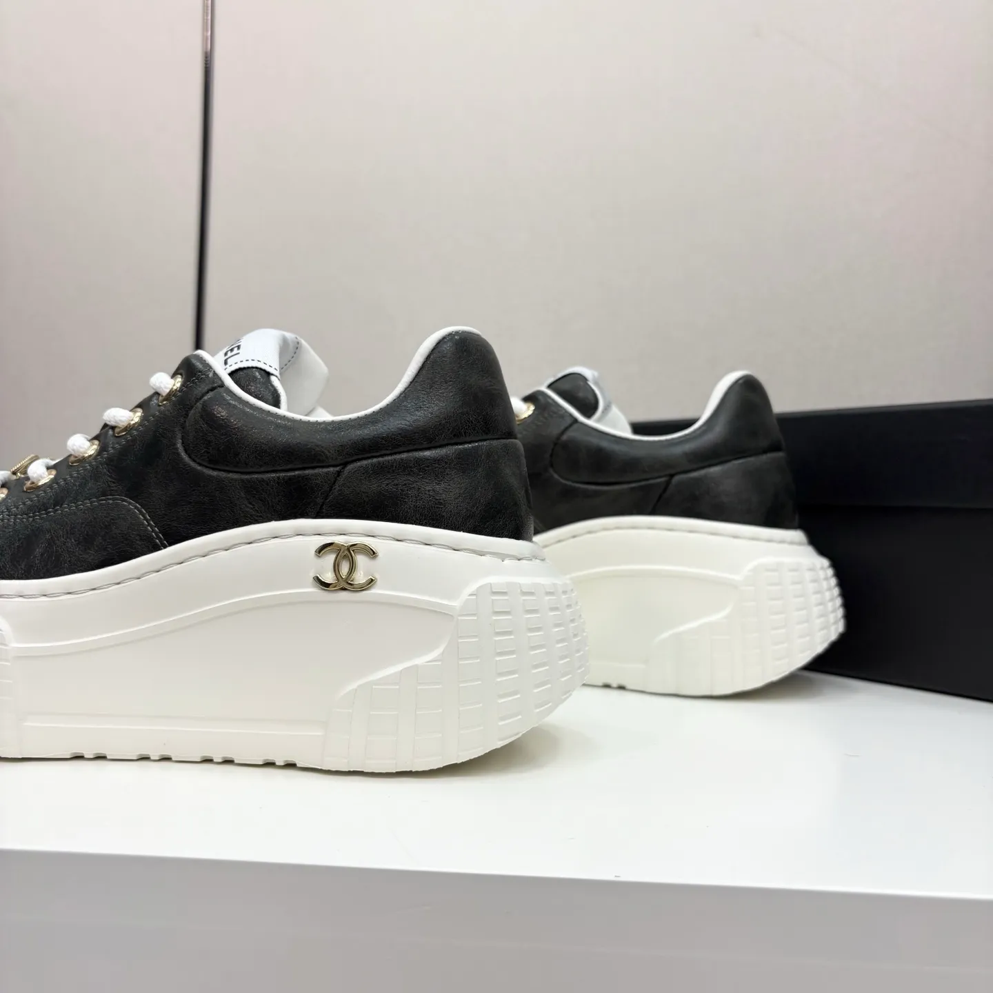 👟👟Ex-factory price 660👟👟 Chanel bread shoes ~ original calfskin panda shoes Chanel 25C latest hot style panda black and white sports shoes casual sneakers Xiaoxiang hot item classic black and white panda color coco girls must pay Fabric: original custom mixed sheepskin lining: original imported breathable mesh lining outsole: Original molded rubber + TPU combination Size: Women's 35-41
